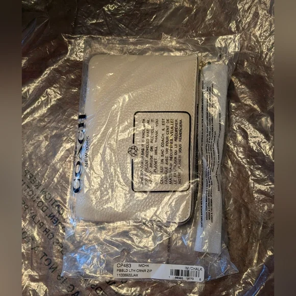 Coach Pebbled Leather Wallet /Wristlet Set in CHALK (White) - Picture 14 of 14